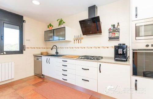 Villa Serranita - Stylish Holiday Home with Views and Air Conditioning 15 mins to Sitges - Photo 50