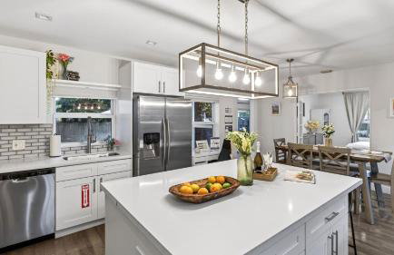 Hot Tub Firepit Deck 10mins to Beach Near Las Olas Middle Terrace Cottage by AvantStay - Foto 5