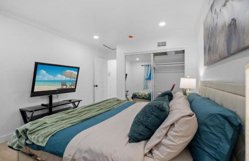 Entire Private Home with 4 Bedrooms 3 Bathrooms, Big Yard, View, , King Bed, 10 Parking, Available Now - Foto 59