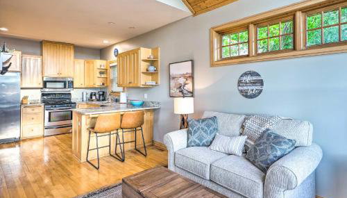 Waterfront Mound Retreat with Dock and Lake Access! - Foto 5