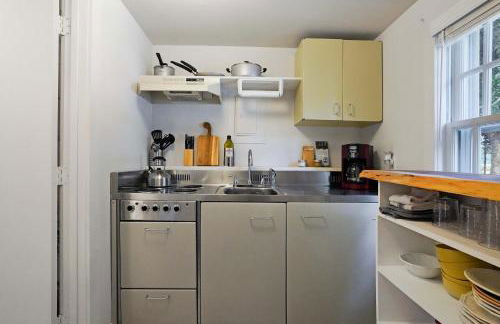 Sweet 1BDR Farm Cottage with Fire Pit and Creek View - Foto 8