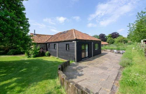 Apple Tree Barn - Photo 1