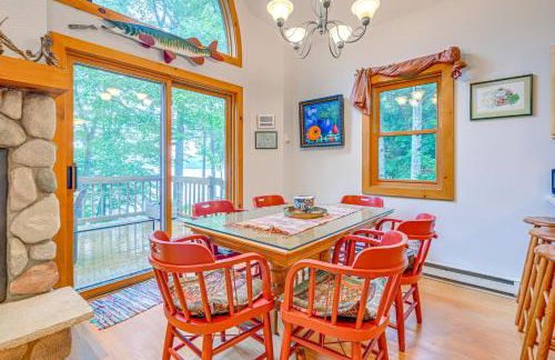 Peaceful White Sand Lake House with Dock and Deck! - Foto 7