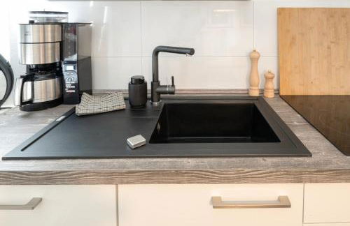 FeelsLikeHome - Schöne&zentral angebundene Altbauwohnung mit Parkplatz - Foto 18