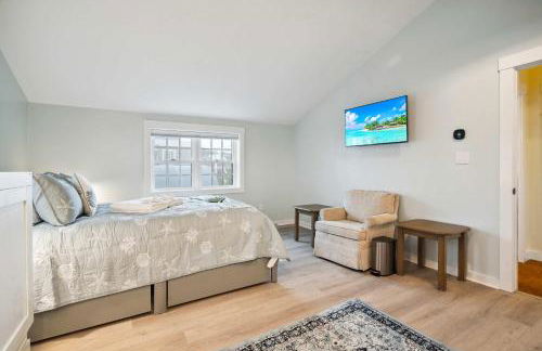 Beach Plum Cottage Steps to Beach Loft AC - Foto 25