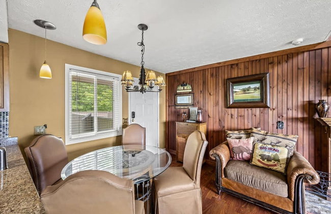 Sleeps 4 Hot Tub Indoor Pool Mountain Views - Photo 4