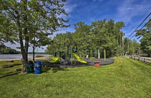 Lakefront Cabin Pvt Beach and Dock - Sunset Marina - Foto 42