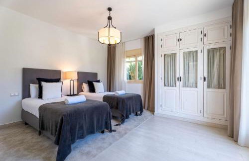 VACATION MARBELLA I Villa Bosquecito, Giant Private Heated Pool, 4min to the Beach, 6 BR, Spacious Villa - Foto 35