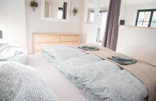 Blockbohlen HolzHaus mit Sauna, Outdoor Jacuzzi und BadeTeich - Foto 13