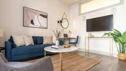 Modern 1BR Chic Retreat Pool Gym Parking - Foto 2