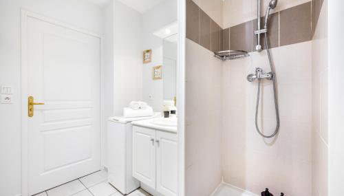 BnGo I Le Cosy des Canuts I Parking, 2p, proche hôpital - Foto 4, Shower