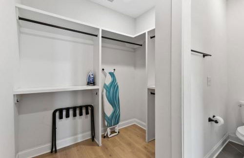 Upscale Townhome 3 miles to Downtown with 2 Car Garage - Foto 35