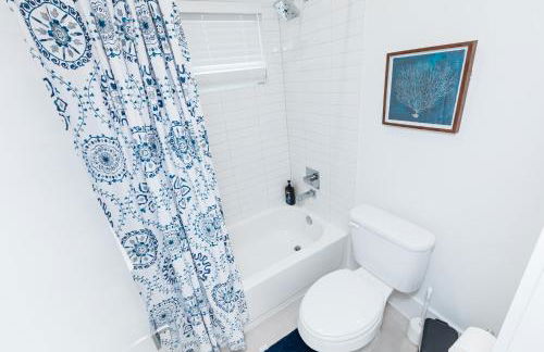 Beautifully Decorated, Modern Downtown Houston Home - Photo 24