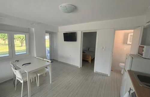 Sapphire Apartment , Beachfront Family Apartment for 4 with Private Garden, 1-Minute Walk to the Beach - Foto 11