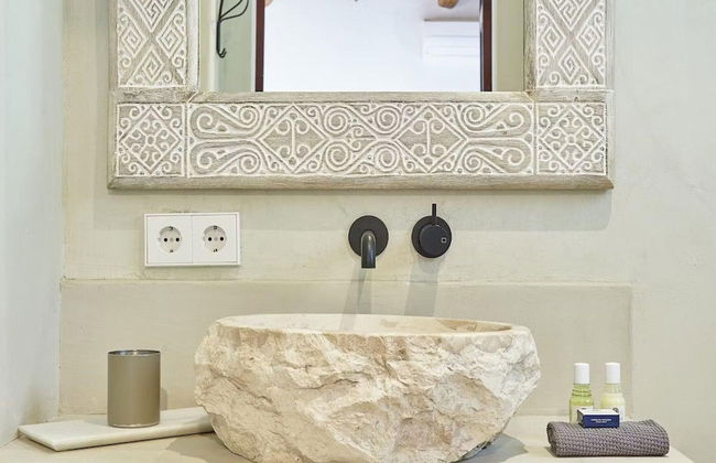 Hillside Villa With Sea-views - Photo 24