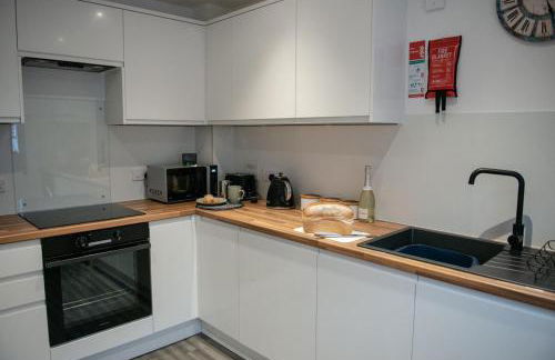 4-Bed, Sleeps 6, contractors welcome! - Foto 35