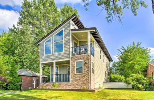 Sunny Clawson Home with Yard - Walk to Main St! - Foto 3