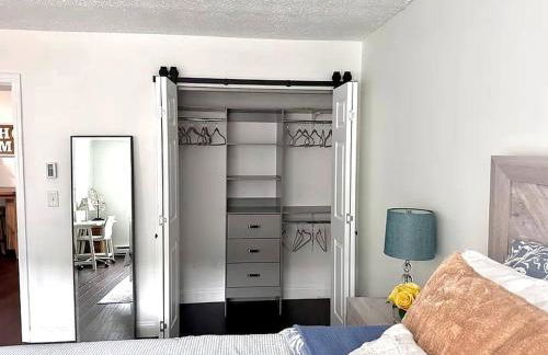 NEW - Mins to Hospitals - Manchester - Derry - Nashua - Concord - Queen Bed - Foto 25