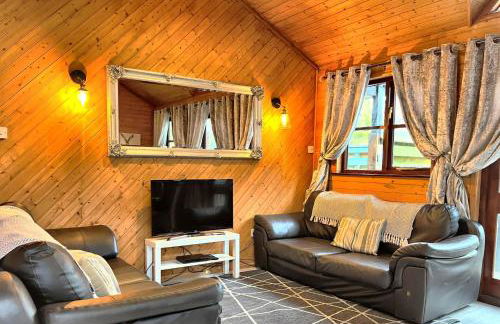 Goldcrest 1-Hot Tub-Woodland Lodges-Carmarthenshire-Tenby - Photo 10