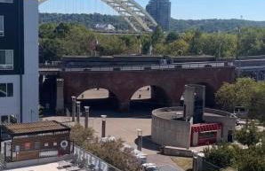 The 513 Flat! 1BR, 1Bath Apt with Pool and Riverfront View! Free Gated Parking! Only Steps from The banks & Stadiums! - Foto 8