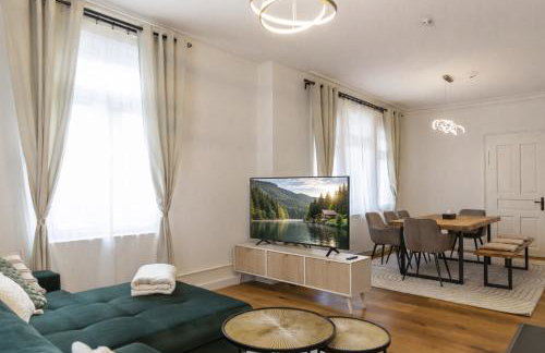 Charaktervolle 122qm Altbau-Ferienwohnung mit Stuck, viel Platz für Familien & Gruppen bis zu 8 Personen, Parkplatz inklusive - Foto 1