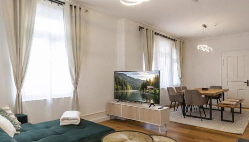 Charaktervolle 122qm Altbau-Ferienwohnung mit Stuck, viel Platz für Familien & Gruppen bis zu 8 Personen, Parkplatz inklusive - Photo 1