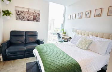 Art-filled Loft 180 Views, Rooftop Pool, Parking - Foto 3