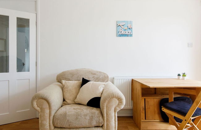 Seaside Retreat 2 Mins to Beach - Photo 10