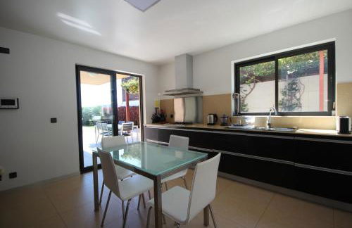 Villa Vitoria - by LovelyStay - Foto 15