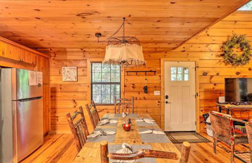 Luxe Fightingtown Creek Cabin 2 King Suites and Spa - Foto 7