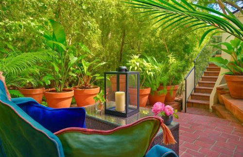 Chic Private Hollywood Hills Guest Suite Oasis with Tree-Top Views, Outdoor Living Room, Only 2 Minutes from Hollywood Boulevard - Foto 8