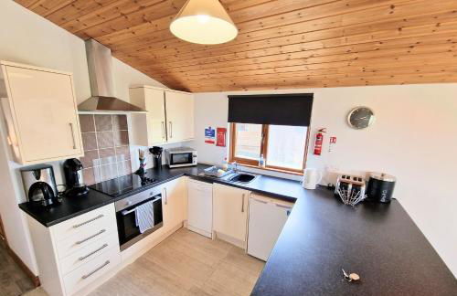 Torridon 12 with Private Hot Tub - Fife - Loch Leven - Lomond Hills - Photo 2