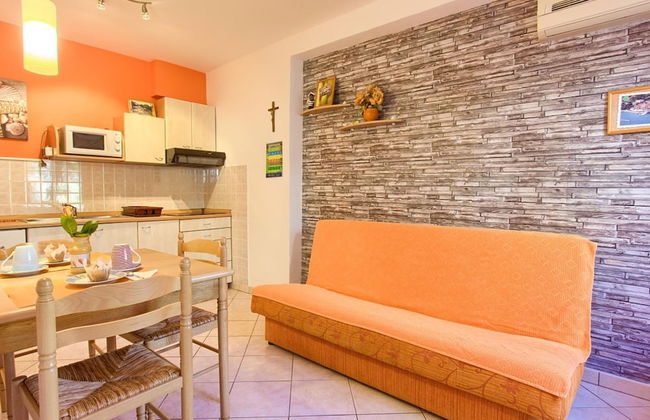 Elegant Krk Hideaway Apartment With Terrace - Photo 5