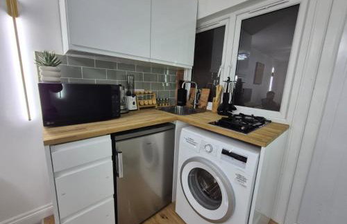 Stylish 1 BR Apartment Near Heathrow - Photo 4
