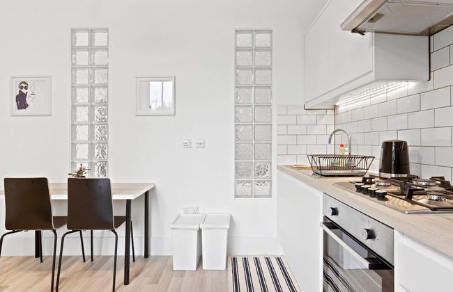 Refined, Light 1 Bed Apt w Balcony in Brixton - Foto 16