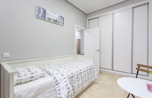 Beautiful Apt. Historic District - Sol - Photo 12