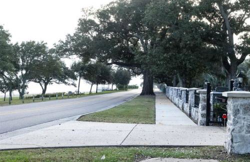 Chandeluer Shore 9 - Steps to Beach, Pet-Friendly, Pool, Fast WiFi - Foto 15