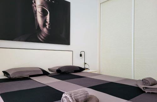 2 bedroom apartment with a pool - Foto 19