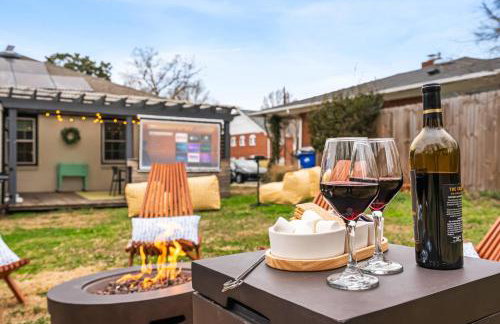 3BD plus 1BD Tiny Home - Outdoor Movie & Yard Fun - Foto 5