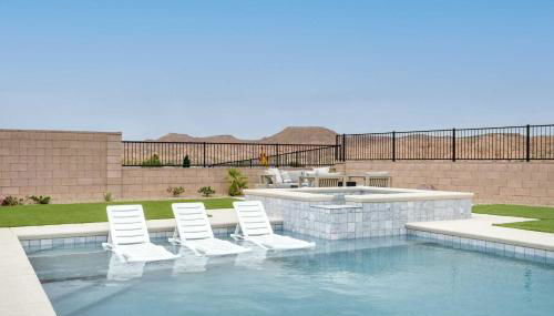 Mesquite Vacation Home with Spacious Pool - Photo 2, sunbed