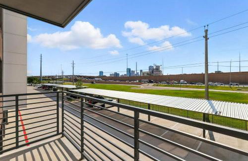 95 Luxury 2B2B Condo DT Fort Worth, Resort Style Pool & Gym, Golf Simulator, 7M to Dickies Stadium, 15M to AT&T stadium - Foto 6