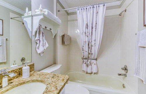 Near Golf Courses Home with Sunroom in The Villages - Foto 18