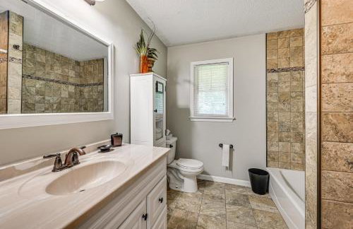 Golf Course Views and Games Galore - Vine Grove Gem! - Foto 24