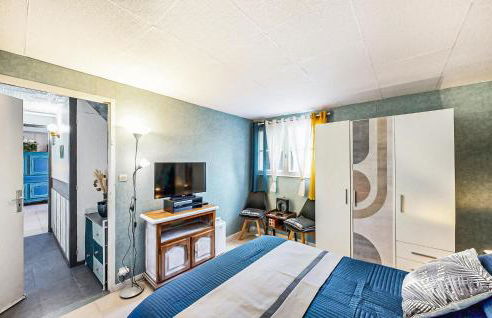 1 Bedroom Amazing Apartment In Treignac - Foto 23