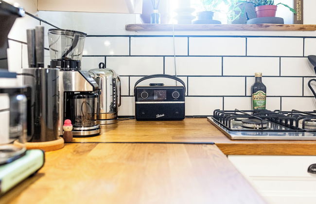 Stunning 2BD in the Heart of Malmesbury - Photo 17