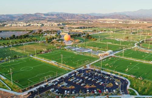 King Size, Patio, Xbox, Great Park - Photo 18