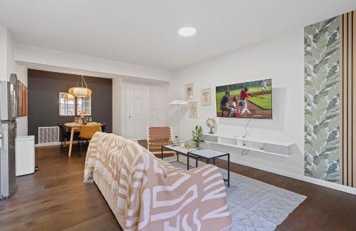 Designer Daylight Basement Near Edmonds Downtown - Photo 8