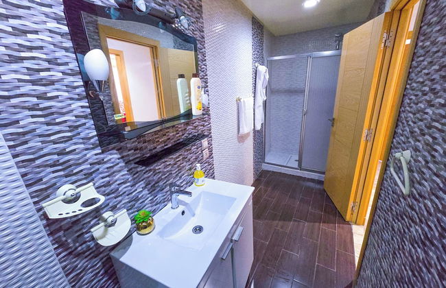 Luxor Home - Spacious & proximity to CFC - Photo 19