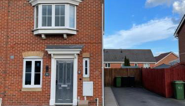 The Shires - Photo 2