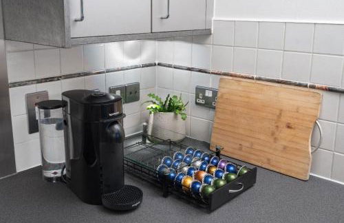 Riverside Apartments with Balcony, 1 Min Walk to Vauxhall Station - Foto 11